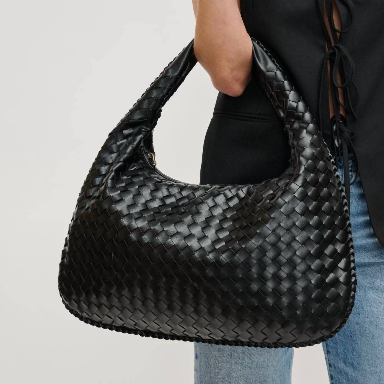 New Urban Expressions Women's Victoria Woven Hobo Bag In Black